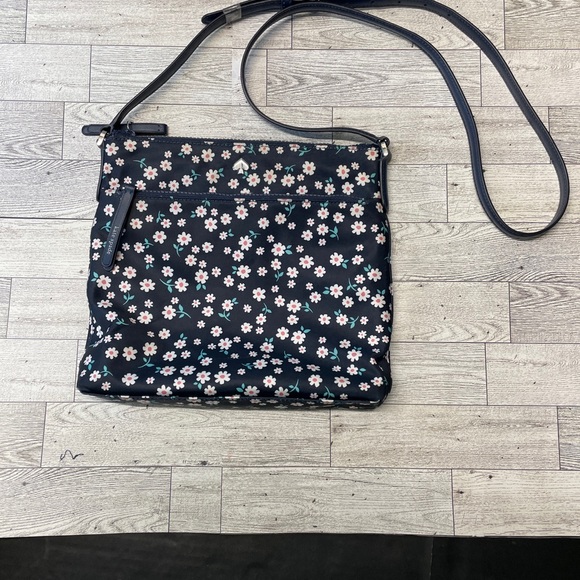 kate spade Handbags - KATE SPADE NEW YORK FLAT CROSSBODY PURSE JAE FLEURETTE TOSS BLUE MULTI COLOR